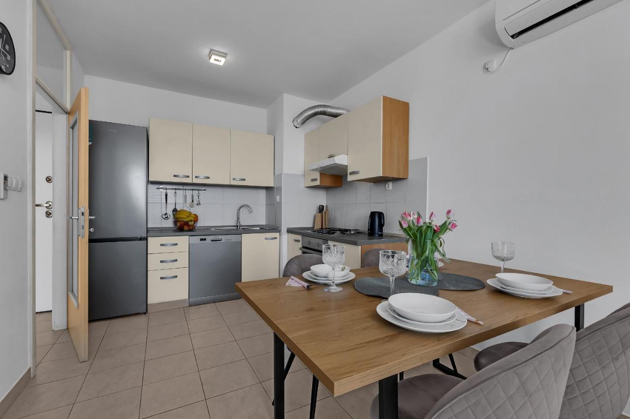 Apartman Magnolia มาคาร์สกา ภายนอก รูปภาพ