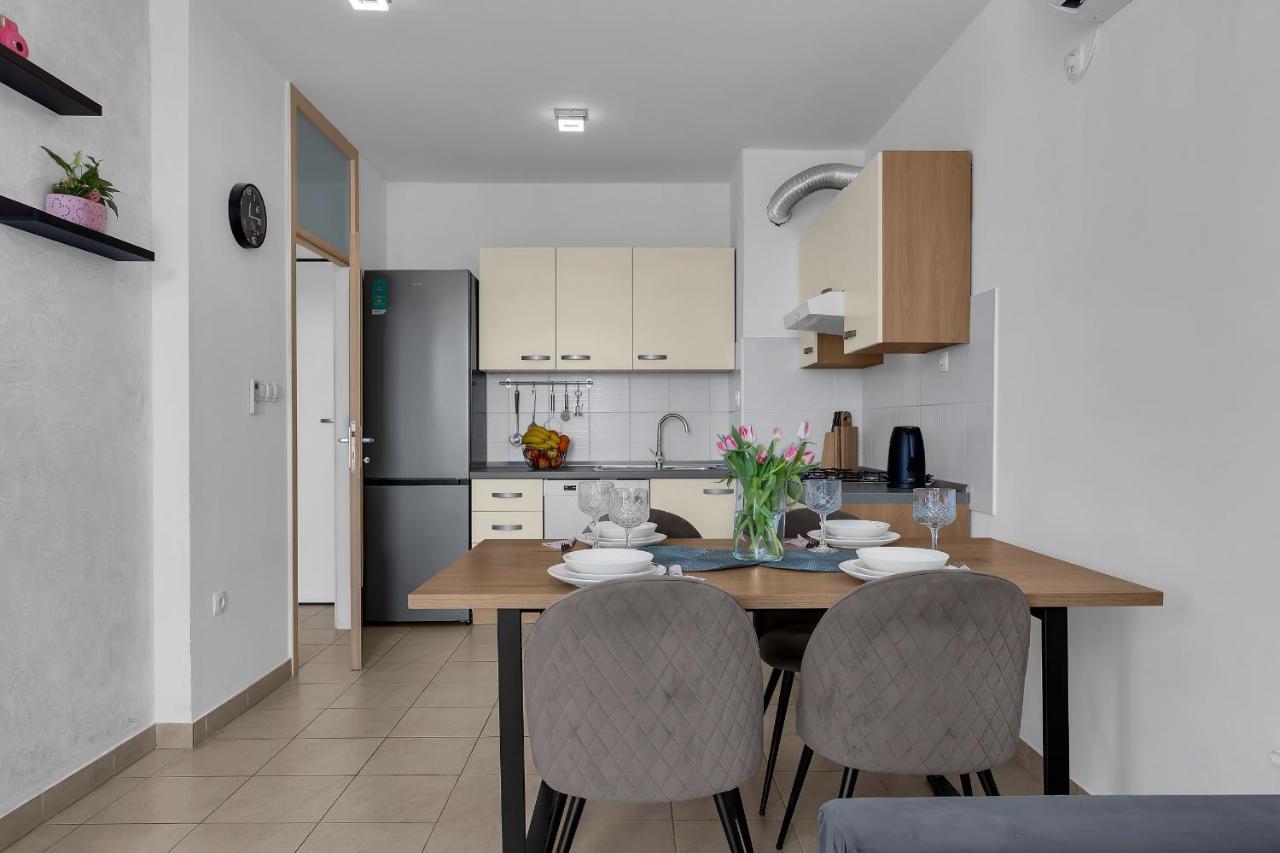 Apartman Magnolia มาคาร์สกา ภายนอก รูปภาพ