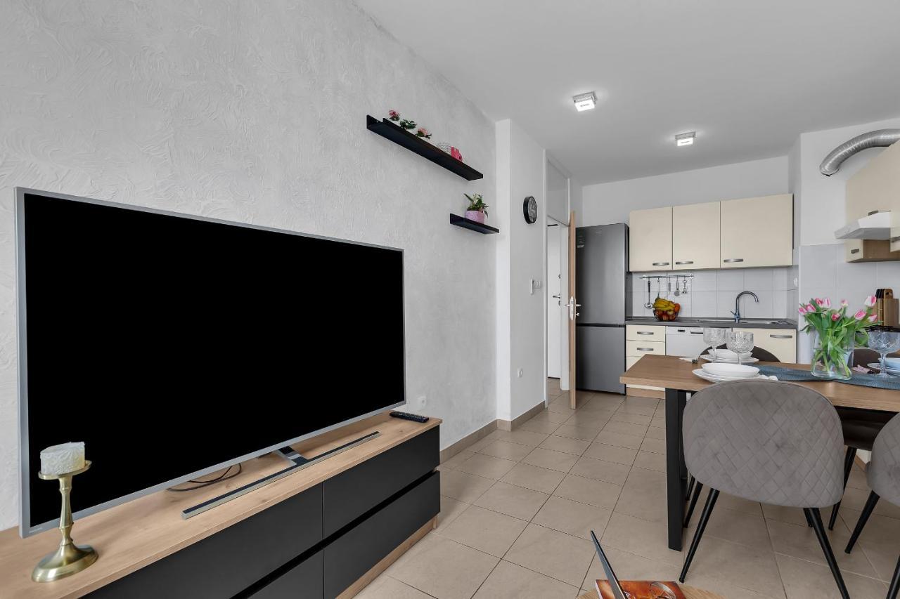 Apartman Magnolia มาคาร์สกา ภายนอก รูปภาพ